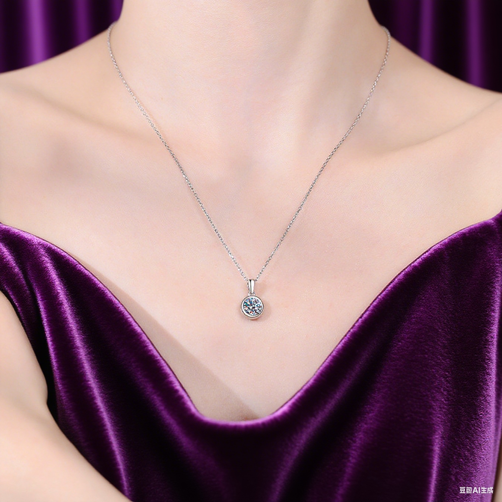 Everyday Glow Pure Silver Moissanite Pendant