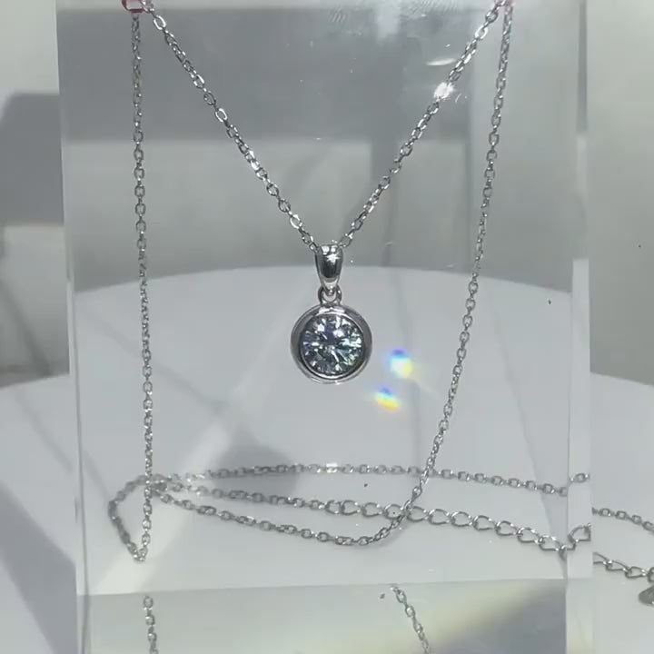 Everyday Glow Pure Silver Moissanite Pendant